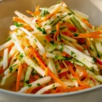 Frischer Kohlrabi-Karotten-Apfel-Salat: Schnell, Frisch & Vitaminreich