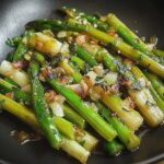 Gebratener grüner Spargel einfach zubereiten