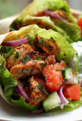 Köstliches Low Carb Hähnchen Gyros Salat Wrap mit Tzatziki