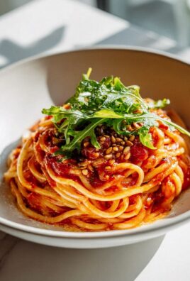 Tomaten Pasta Bowl mit Rucola und Pinienkernen - Lecker genießen!